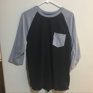 ✨2 for $15✨ Levi three quarters sleeve tee